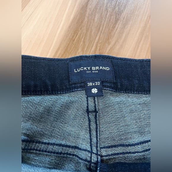 Lucky Brand Jeans Mens 38x32 Blue 410 Athletic Straight Stretch Dark Wash Denim - Picture 3 of 12